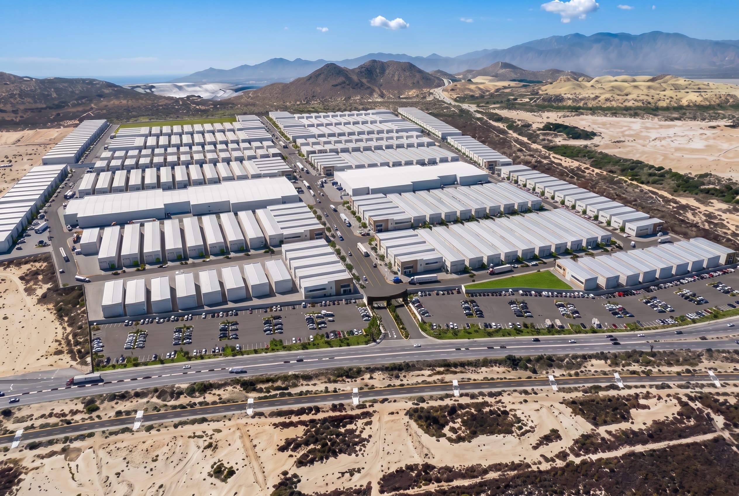 Render de proyección de La Sierra Industrial Park frente a la Sierra Madre en García, N.L.